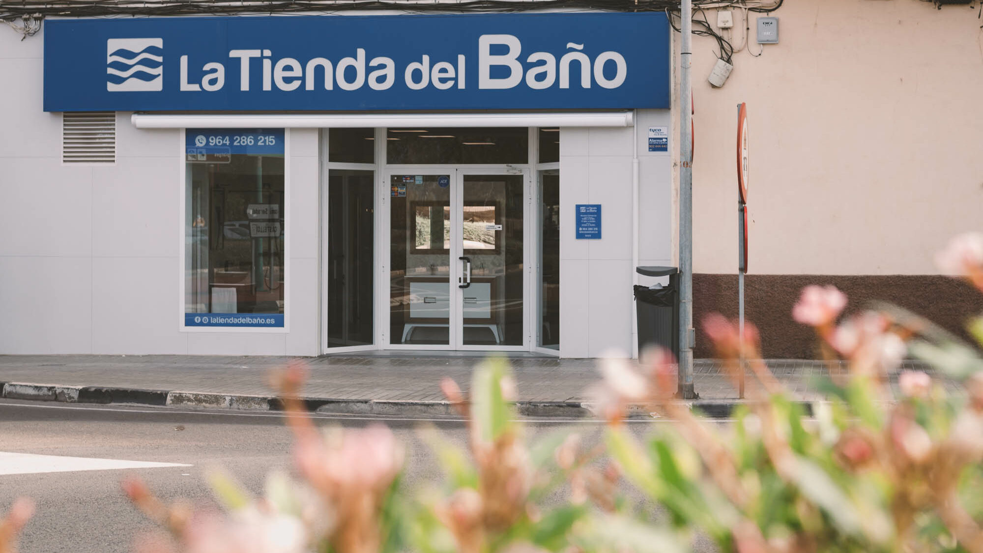 fachada la tienda del baño